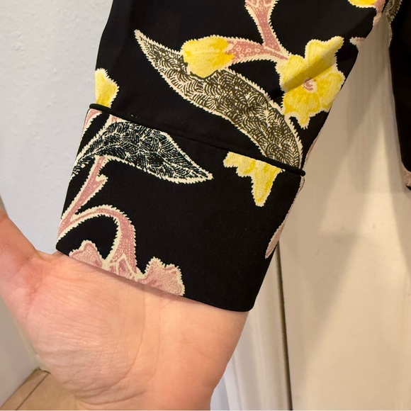 Diane Von Furstenberg Silk Button Up Blouse Women’s S Black Floral Relaxed Luxe - Picture 5 of 9